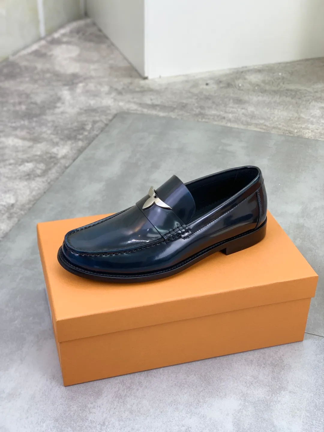 Men's men's shoes 💰P542 New style 💶[LOUIS VUITTON] Water-dyed Niuli Original order New style 🍀LV Louis Vuitton *——Top version of LV classic leather shoes! Made of imported original calfskin, original leather side strips and wear-resistant high-end rubber outsole! High quality products! Color: 3️⃣optional Size: 38-44 (45 customized)